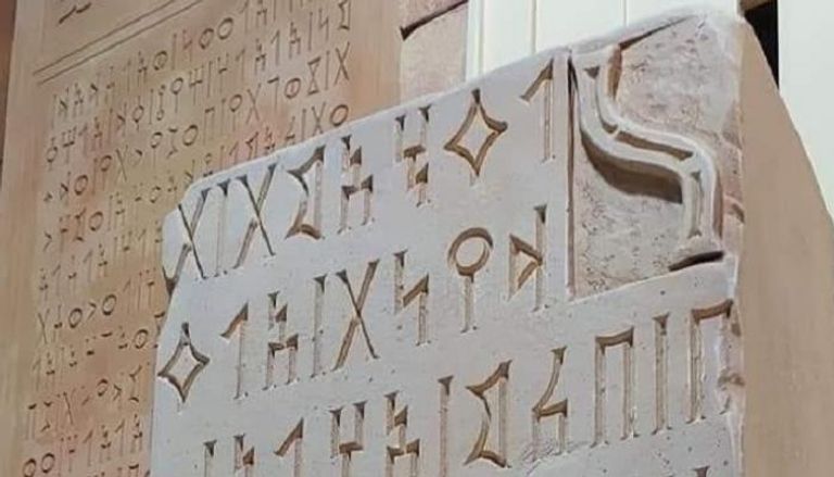 الخط المسند: "شفرة الأجداد" ولغة المجد التي نقشت السيادة اليمانية على صخر الخلود