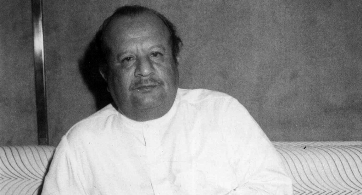 حسين المحضار: مهندس "الدان" وعبقرية الكلمة التي طافت الأرض بـ "رائحة الشحر"