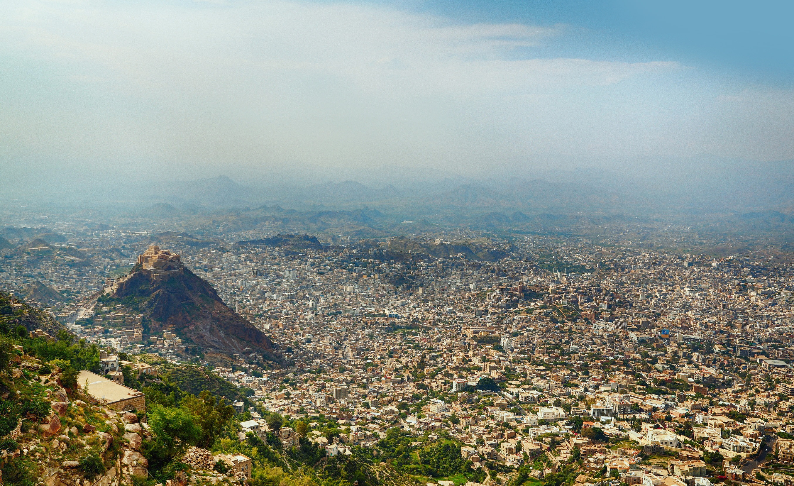 قلعة القاهرة في تعز: الحصن المنيع الذي تحدى الزمن والغزاة