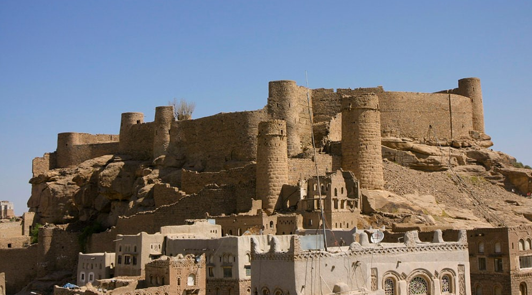 مدينة "رداع" التاريخية: حصن طاهر وعظمة العمارة الإسلامية في قلب اليمن