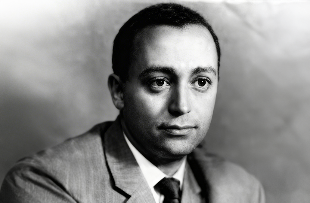 محمد أحمد عبد الولي: رائد الواقعية اليمنية وأوجاع المغتربين في "يموتون غرباء"