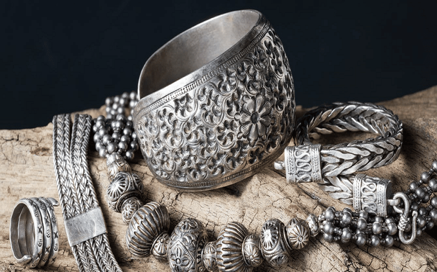 صناعة "الفضة": أسرار النقوش الحميرية وفلسفة الجمال في الحلي التقليدية