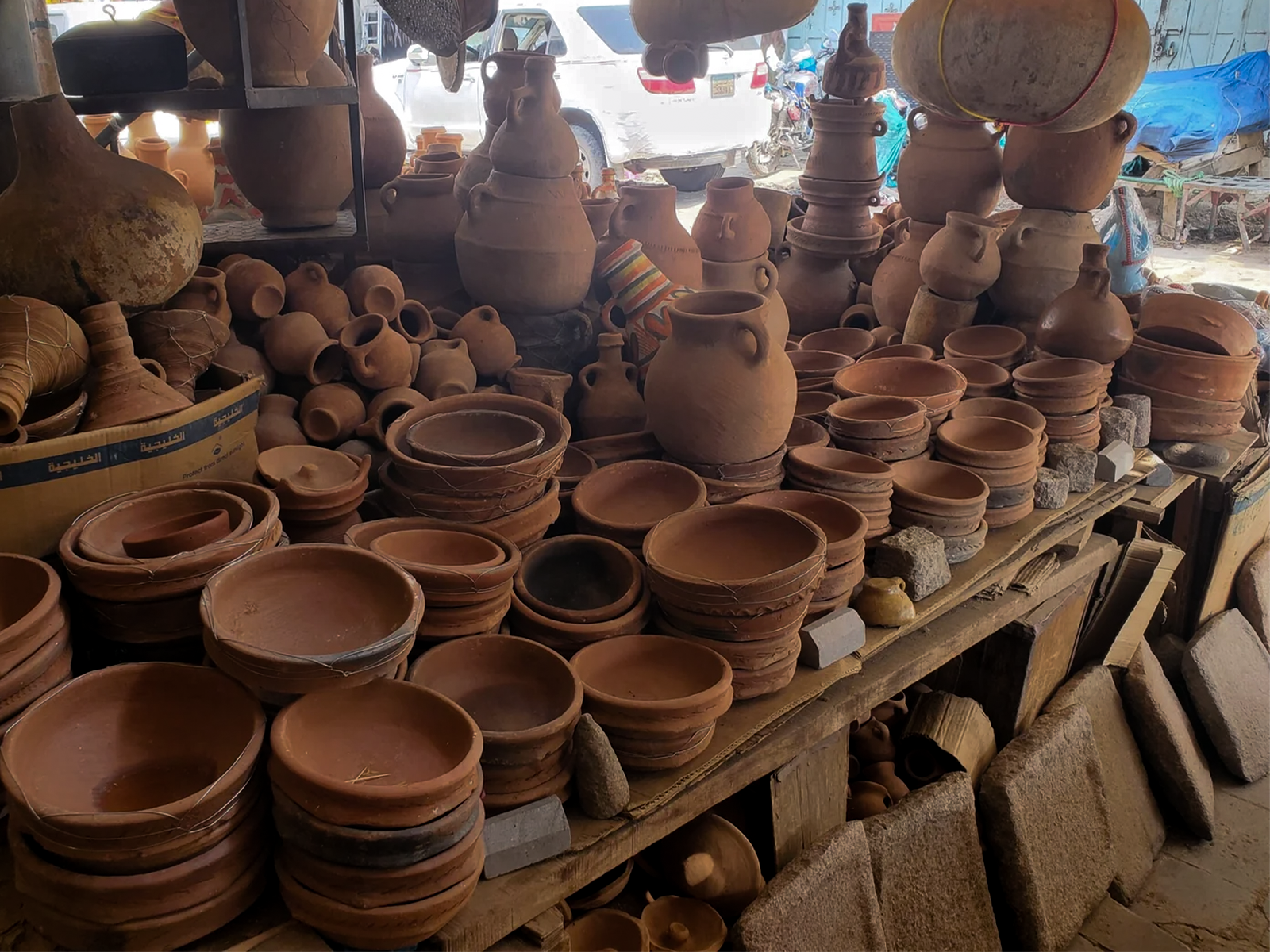 صناعة "الفخار" في حيس: اقتصاد الطين والحرفة التهامية العريقة