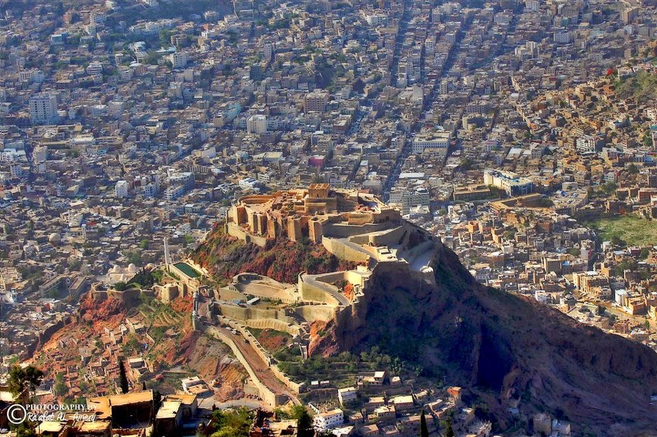 جبل "صبر": تاج تعز ومستودع المياه والجمال الجبلي الساحر والفريد