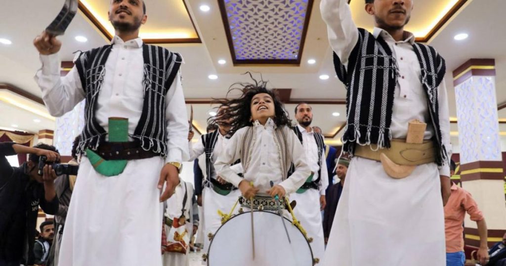 فن "الطاسة" والهاجر: إيقاعات الأرض التي تحرك الروح اليمانية