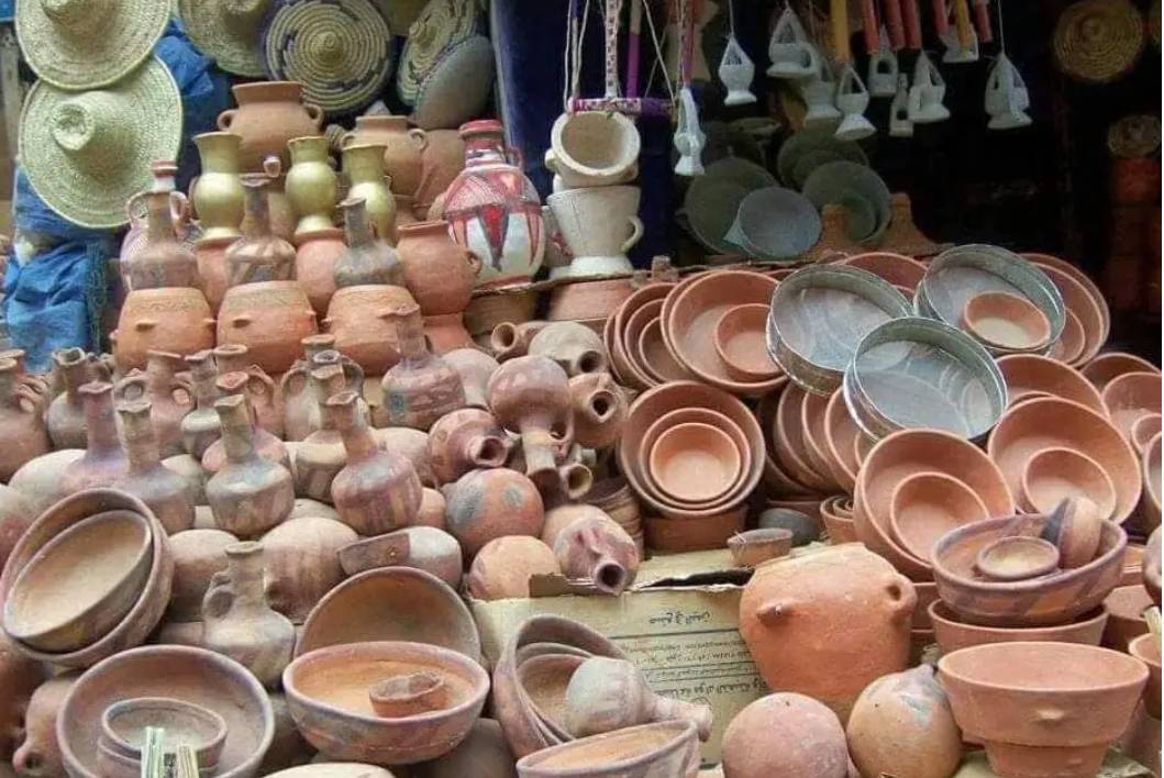 الفخار اليمني: قصة الطين الذي طوعه الإنسان ليوثق حضارته عبر العصور